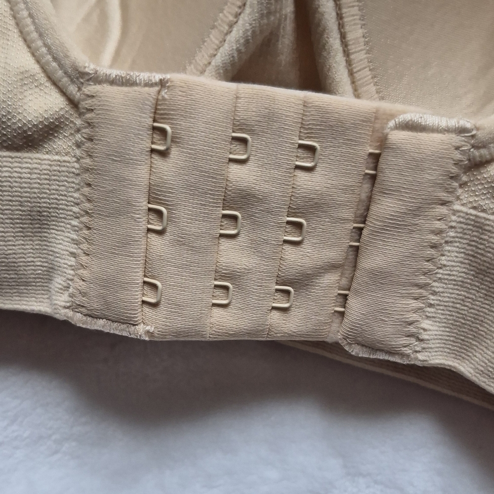 Underoutfit The Comfort Shaping Bra - Picture 8 of 9